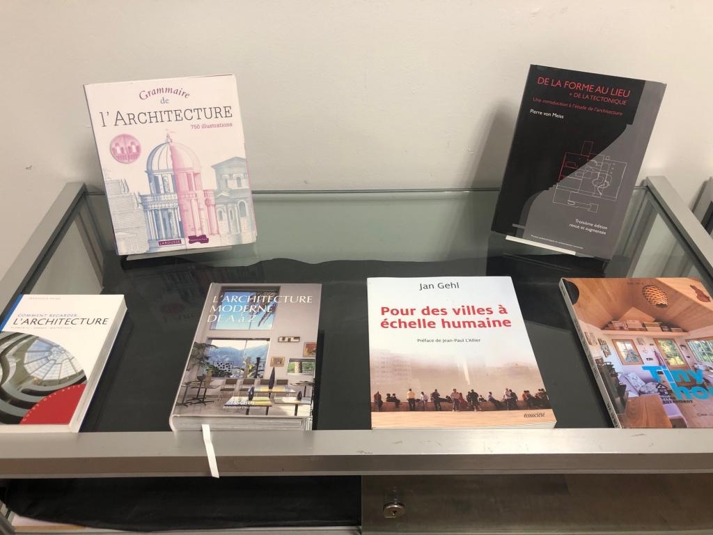 Vitrine livres du Cedoc
