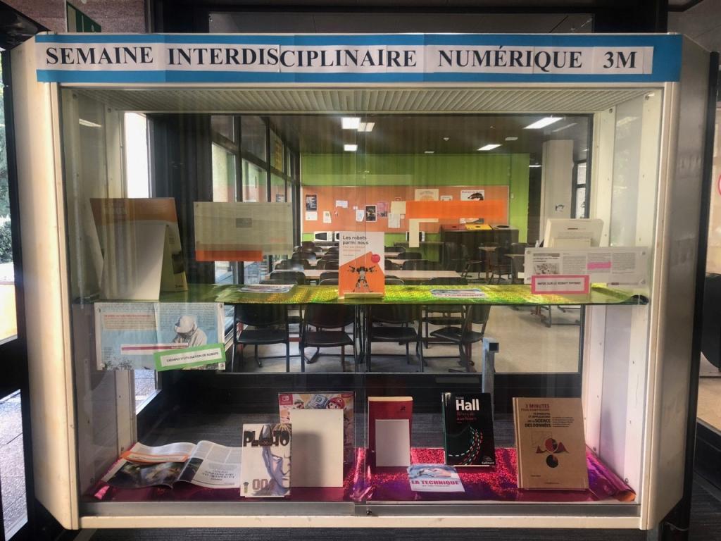 Vitrine supérieure 1