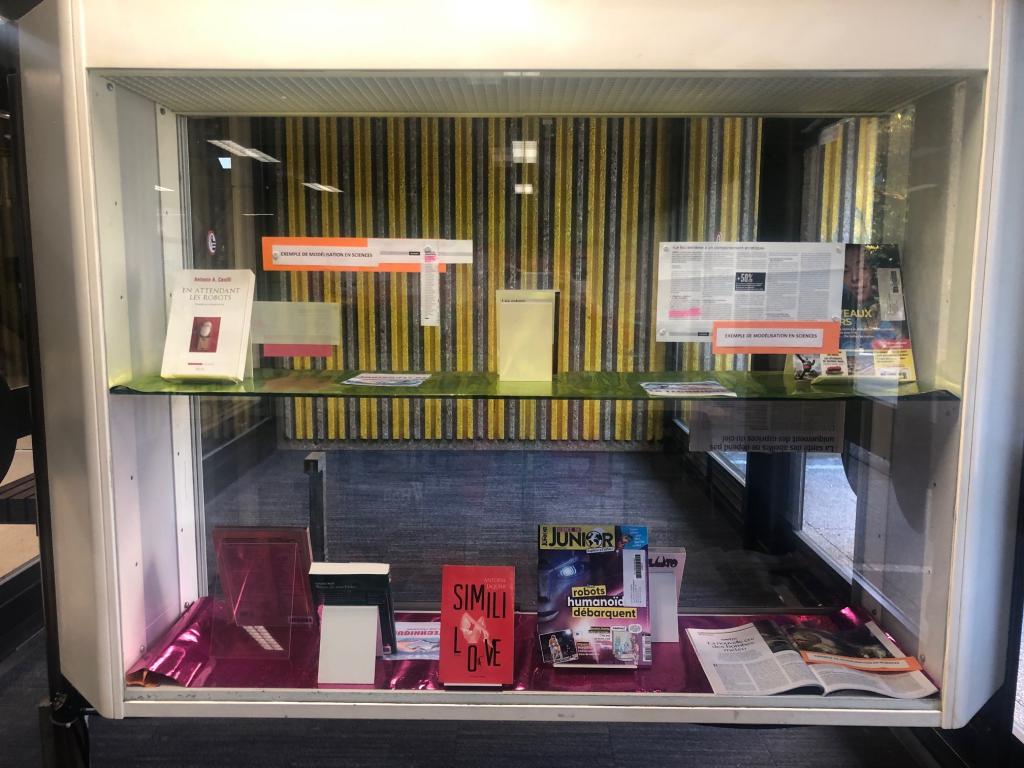 Vitrine supérieure 2