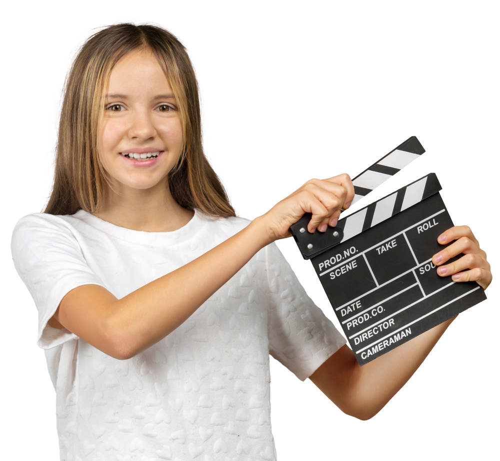 jeunes filles avec un clap cinéma